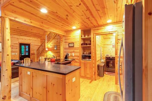 Kingfisher Cove Cabin 16
