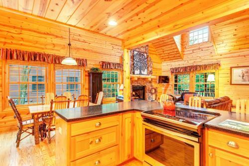 Kingfisher Cove Cabin 16
