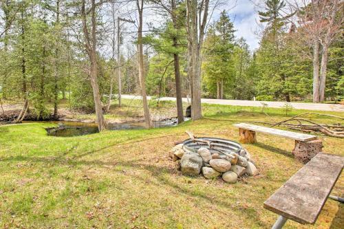 Apartamento Cozy Suttons Bay Studio With Fire Pit-walk To Beach!