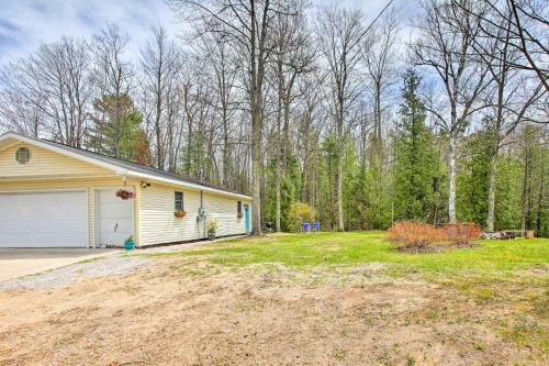 Apartamento Cozy Suttons Bay Studio With Fire Pit-walk To Beach!