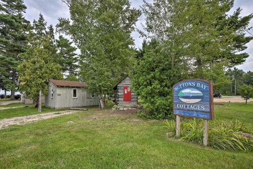 Charming Suttons Bay Cottage With Shared Waterfront!