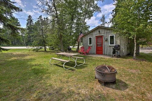 Charming Suttons Bay Cottage With Shared Waterfront!