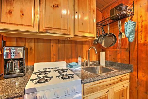 Charming Suttons Bay Cottage With Shared Waterfront!