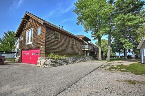 Apartamento Studio Apt With Shared Beach-steps To Suttons Bay!