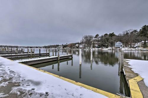 Apartamento Charming Saugatuck Condo With Private Deck And Grill!