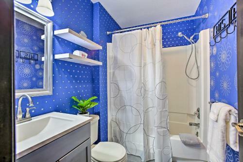 Traverse City Getaway With Grill, 1mi To Silver Lake!