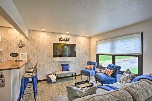Traverse City Getaway With Grill, 1mi To Silver Lake!