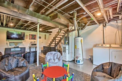 Traverse City Getaway With Grill, 1mi To Silver Lake!