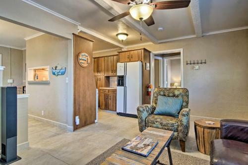 Pet-friendly Cottage Less Than 1 Mile From Oval Beach!