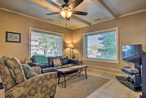 Pet-friendly Cottage Less Than 1 Mile From Oval Beach!