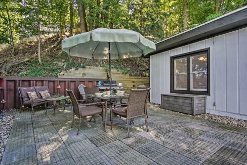 Pet-friendly Cottage Less Than 1 Mile From Oval Beach!