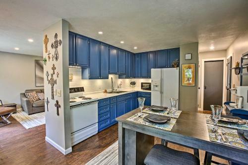 Charming Home With Deck, 2 Mi To Lake Michigan!