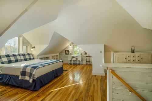 Lodge Riverside Abode