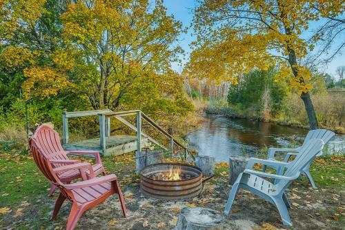 Lodge Riverside Abode
