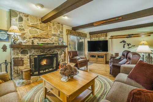 Lodge Riverside Abode