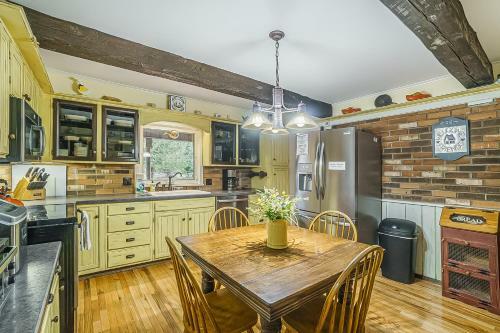 Lodge Riverside Abode