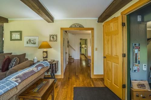 Lodge Riverside Abode