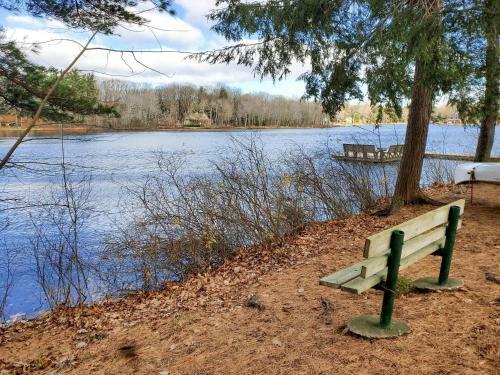 Wonderful Log Cabin Near Private Beach And Lake Access