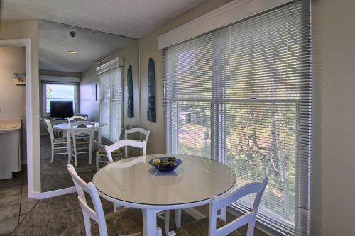 201 North Shore Inn