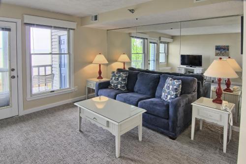 201 North Shore Inn