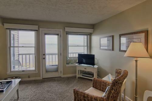 207 North Shore Inn