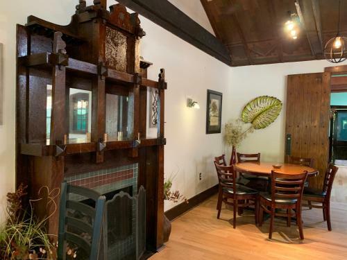 Posada Gordon Beach Inn