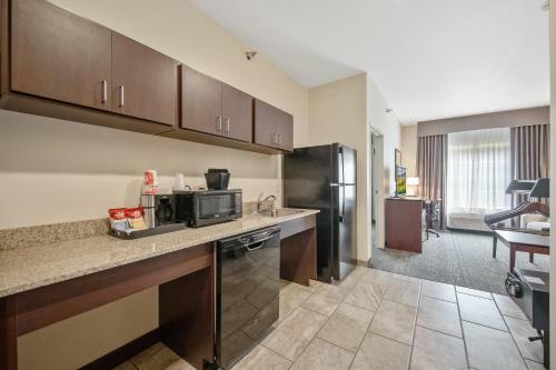 Cobblestone Hotel & Suites - Austin
