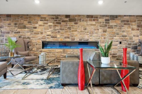 Cobblestone Hotel & Suites - Austin