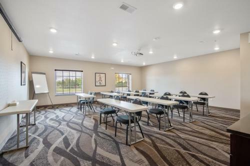 Cobblestone Hotel & Suites - Austin