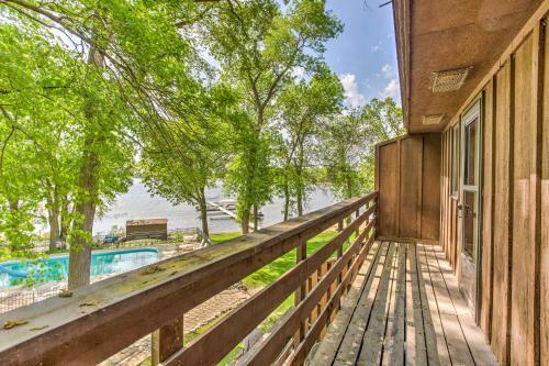 Clearwater Lake Getaway With Shared Pool And Boat Dock
