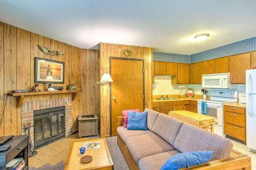 Clearwater Lake Getaway With Shared Pool And Boat Dock