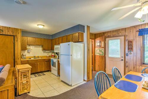 Clearwater Lake Getaway With Shared Pool And Boat Dock