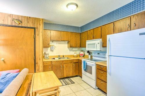 Clearwater Lake Getaway With Shared Pool And Boat Dock