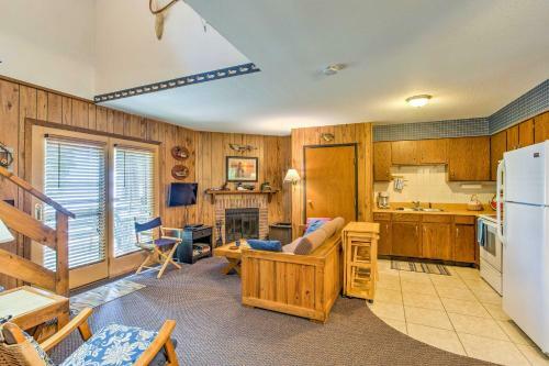 Clearwater Lake Getaway With Shared Pool And Boat Dock