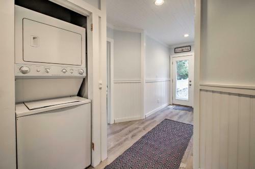 Modern Home With Pool And Hot Tub - Walk To The Beach!