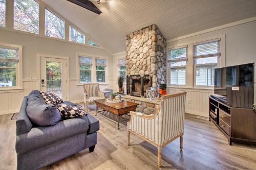 Modern Home With Pool And Hot Tub - Walk To The Beach!