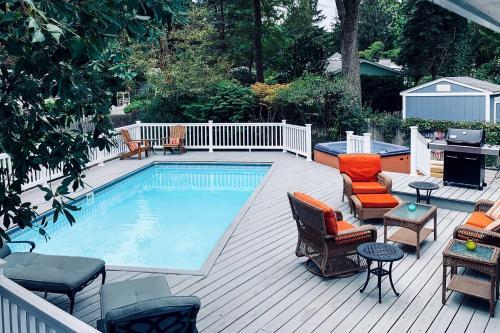 Modern Home With Pool And Hot Tub - Walk To The Beach!