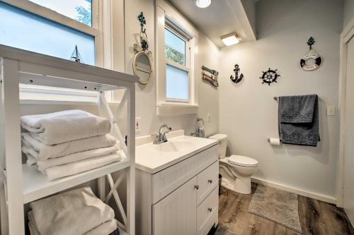 Modern Home With Pool And Hot Tub - Walk To The Beach!