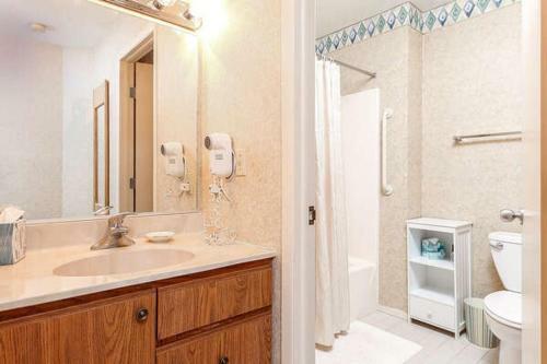 Comfy Lakeside Condo The Shores