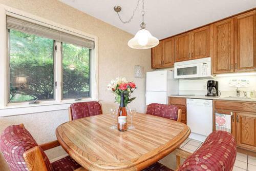 Comfy Lakeside Condo The Shores