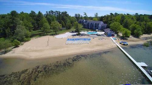 Gorgeous 2 Bedroom Lake View Condo