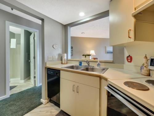 205 North Shore Inn