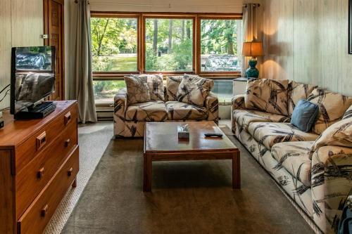 Casual Lake Living