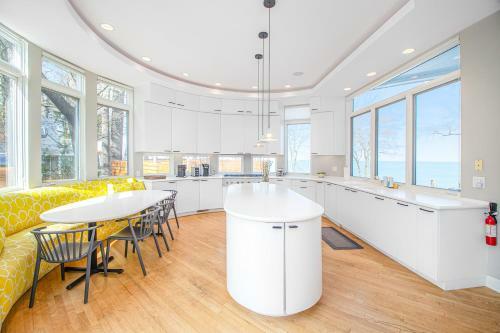 White Pearl Beach House