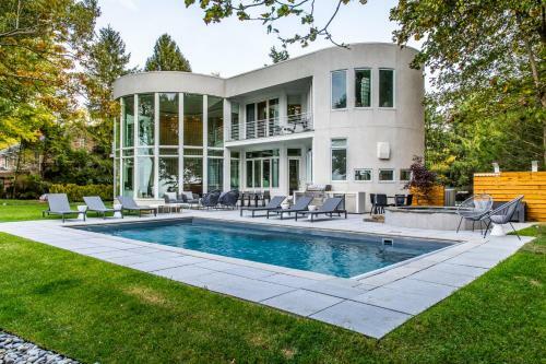 White Pearl Beach House