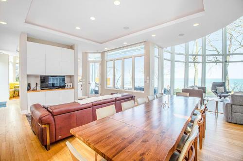 White Pearl Beach House