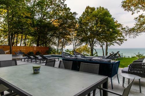 White Pearl Beach House