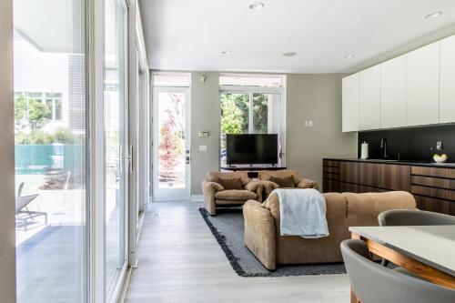 White Pearl Beach House