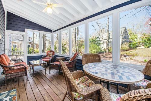 Lakeshore Cottage