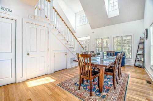 Lakeshore Cottage